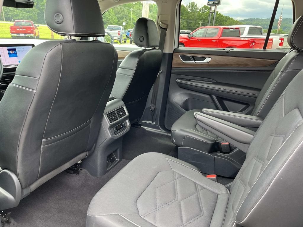 2024 Volkswagen Atlas 2.0T SE w/Technology