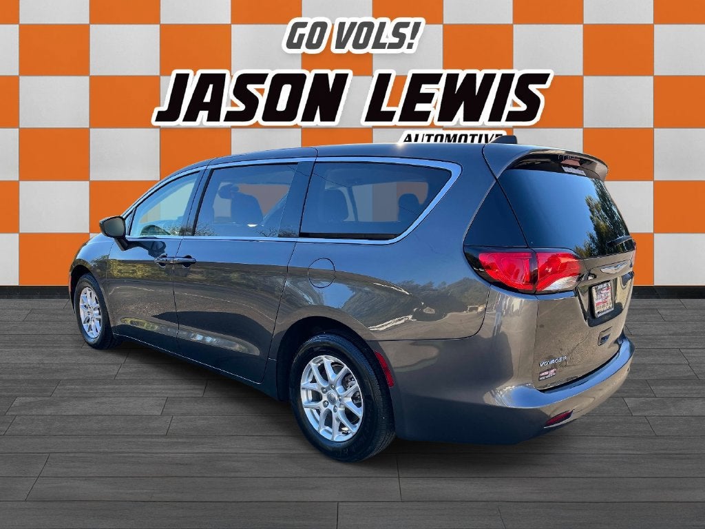 2023 Chrysler Voyager LX