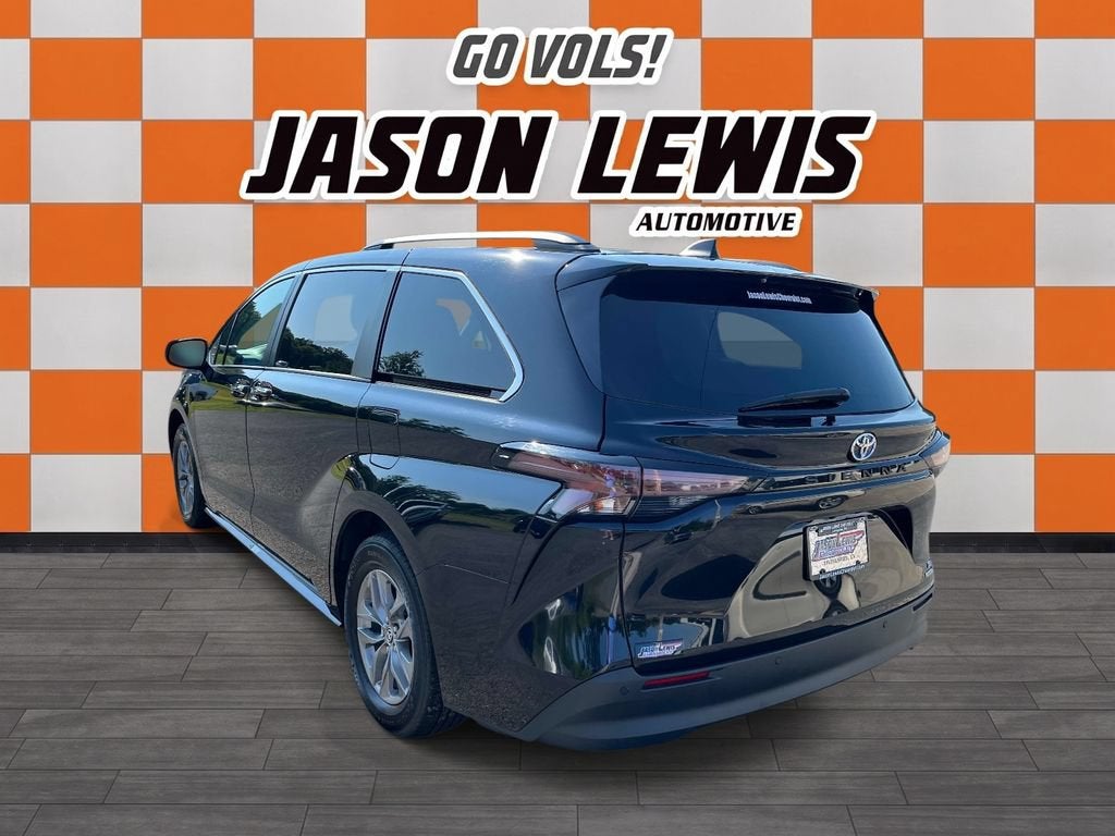 2024 Toyota Sienna XLE